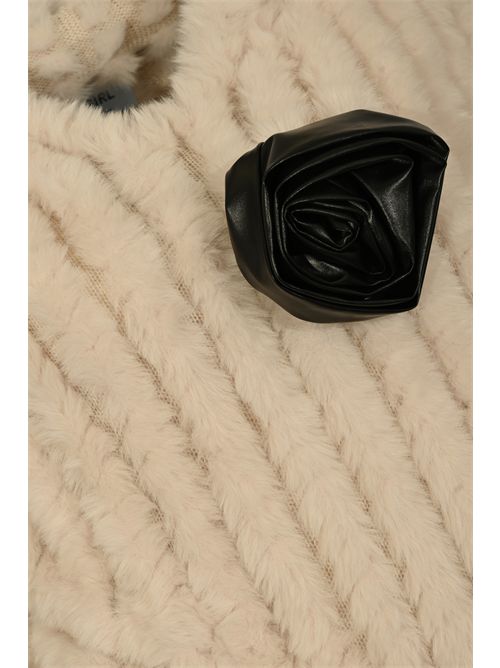 Poncho in faux fur con spilla floreale Chalk BLUGIRL | PF5001 T030014300